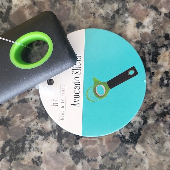 Household Trends Avocado Slicer new green/ black w/tags - Picture 2 of 4